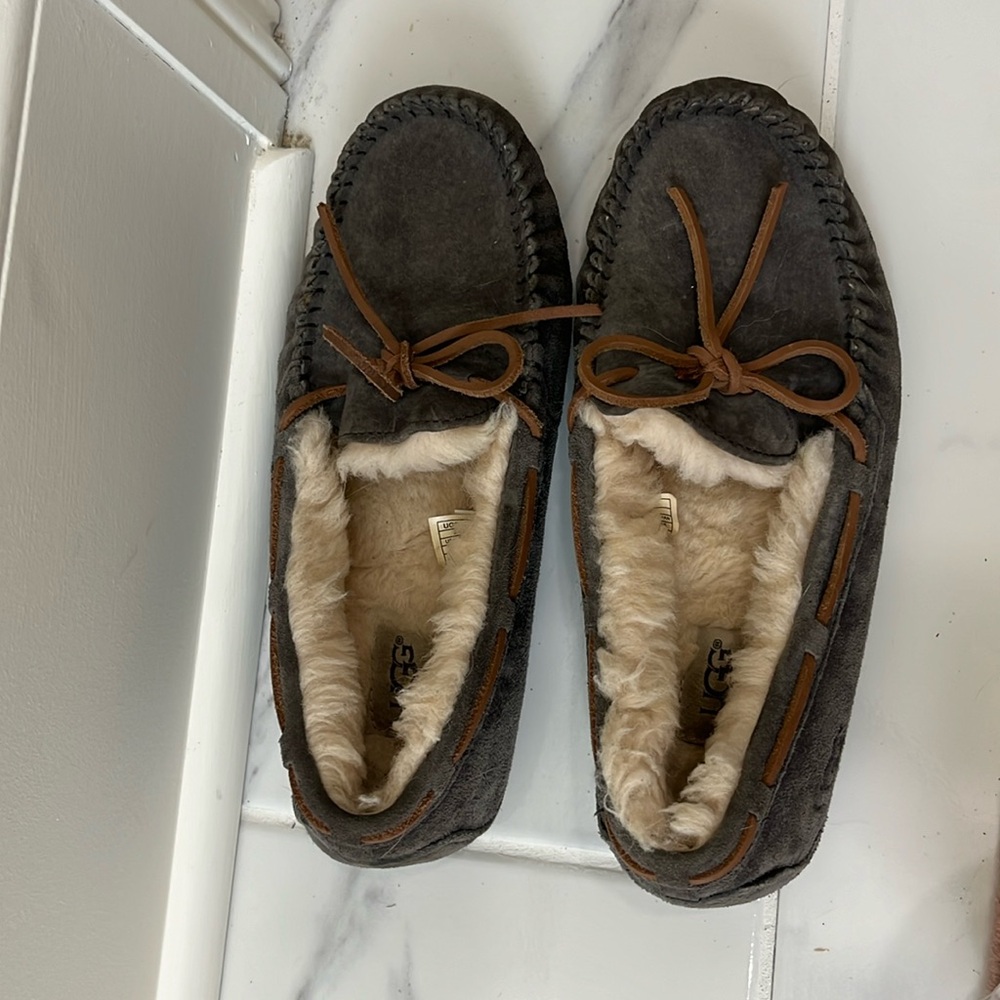 Ugg womens dakota water resistant suede slippers sz 8